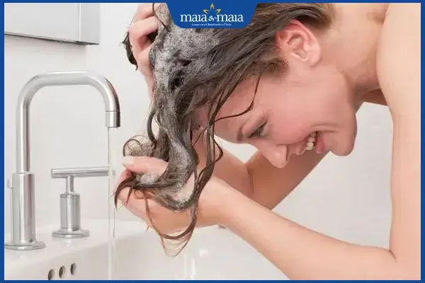Trị Gàu Bằng Dung Dịch Vệ Sinh Phụ Nữ