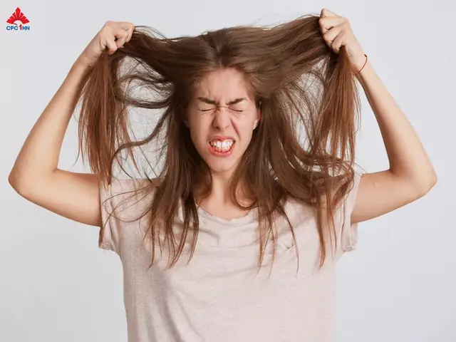 Trị Gàu Bằng Dung Dịch Vệ Sinh Phụ Nữ