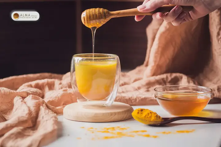 Trị Nám Bằng Mật Ong Và Nghệ