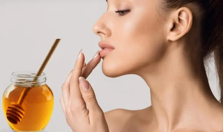 Trị Thâm Môi Bằng Mật Ong
