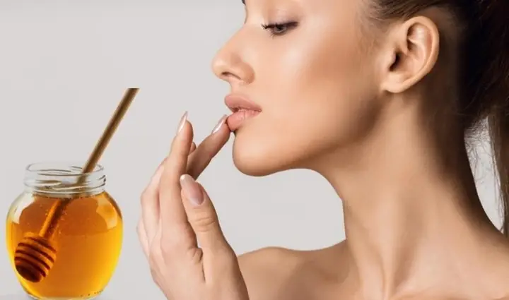 Trị Thâm Môi Bằng Mật Ong