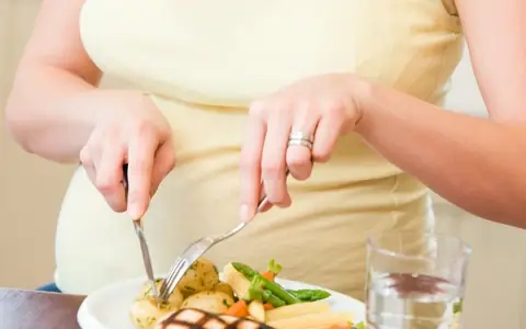 Uống Ngải Cứu Khi Mang Thai