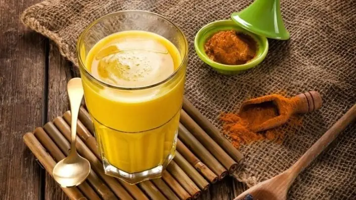 Uong Tinh Bot Nghe Voi Sua