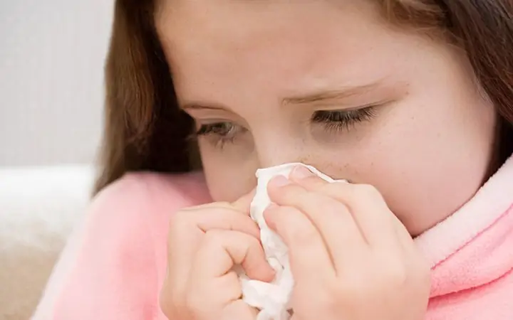 Xông Mũi Cho Bé Bằng Nước Muối Sinh Lý
